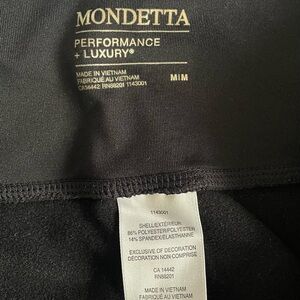 Mondetta Black Luxury Performance Apparel